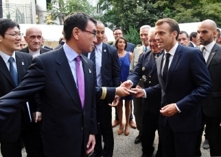 マクロン・フランス大統領との挨拶