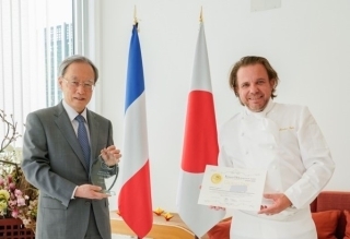 L’Ambassadeur IHARA et le chef Nicolas SALE, président du jury