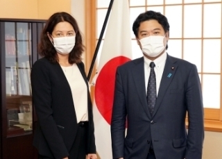 Visite de courtoisie de Mme Lydie EVRARD à M. WASHIO Eiichiro