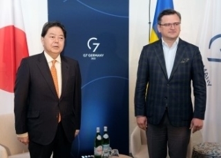 Réunion des ministres des Affaires étrangères Japon-Ukraine