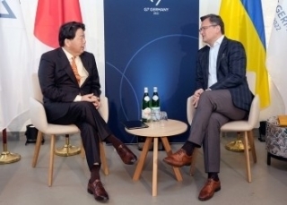 Réunion des ministres des Affaires étrangères Japon-Ukraine