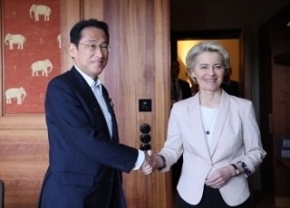 Rencontre entre le Premier ministre KISHIDA et la présidente de la Commission européenne Von der LEYEN