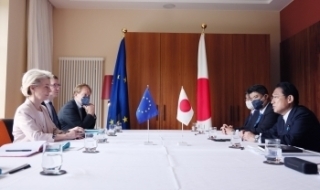 Rencontre entre le Premier ministre KISHIDA et la présidente de la Commission européenne Von der LEYEN