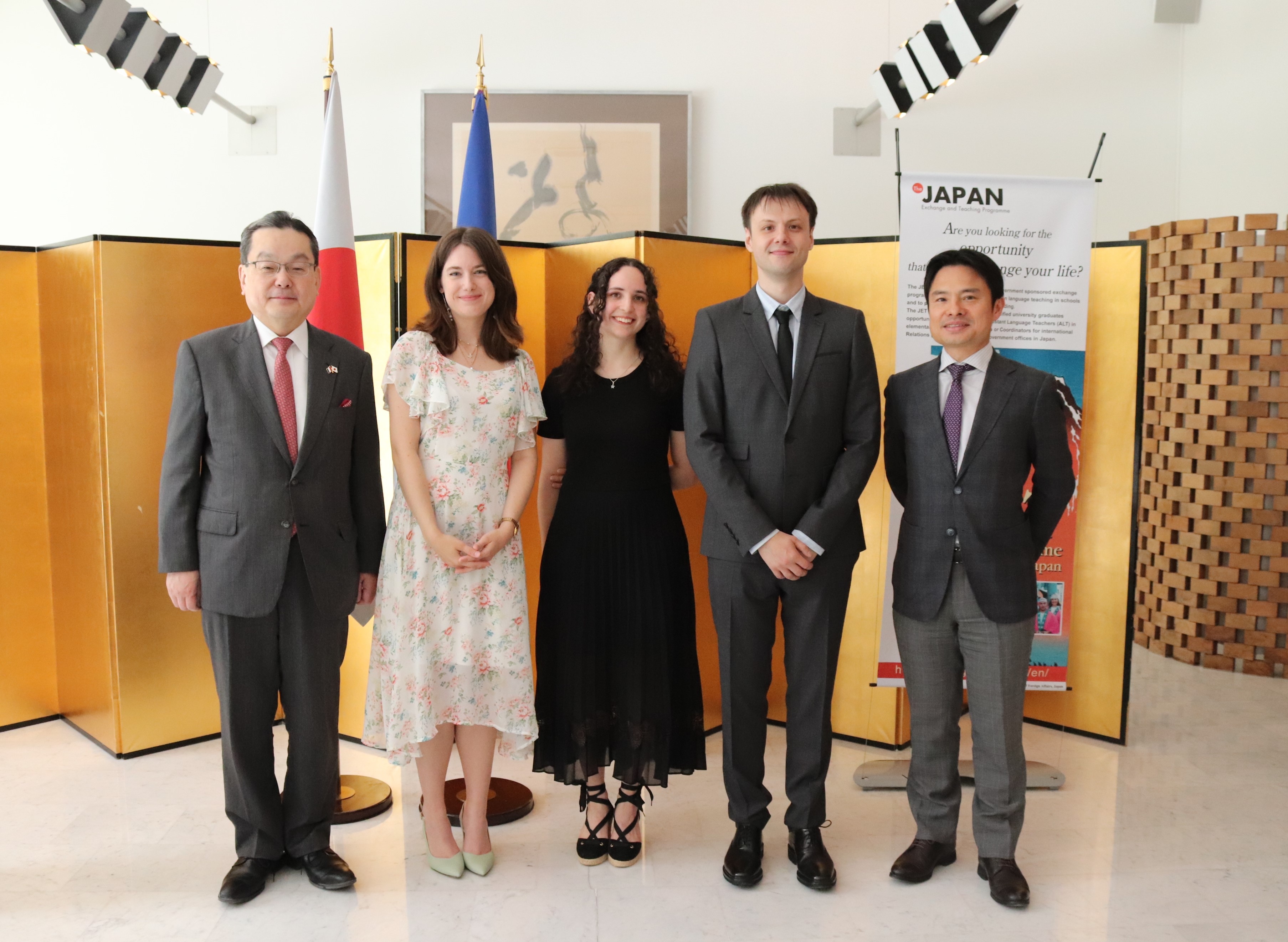 L'Ambassadeur SHIMOKAWA, Mme MAGISTRELLO, Mme BOKOBZA, M. ANGLIONIN et M. NOMURA